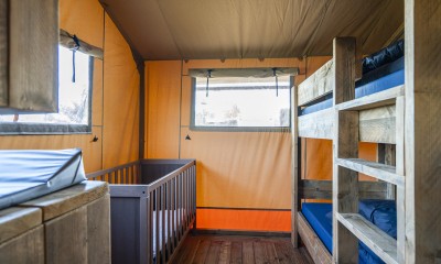 Safari tent slaapkamer 3 2026.jpg
