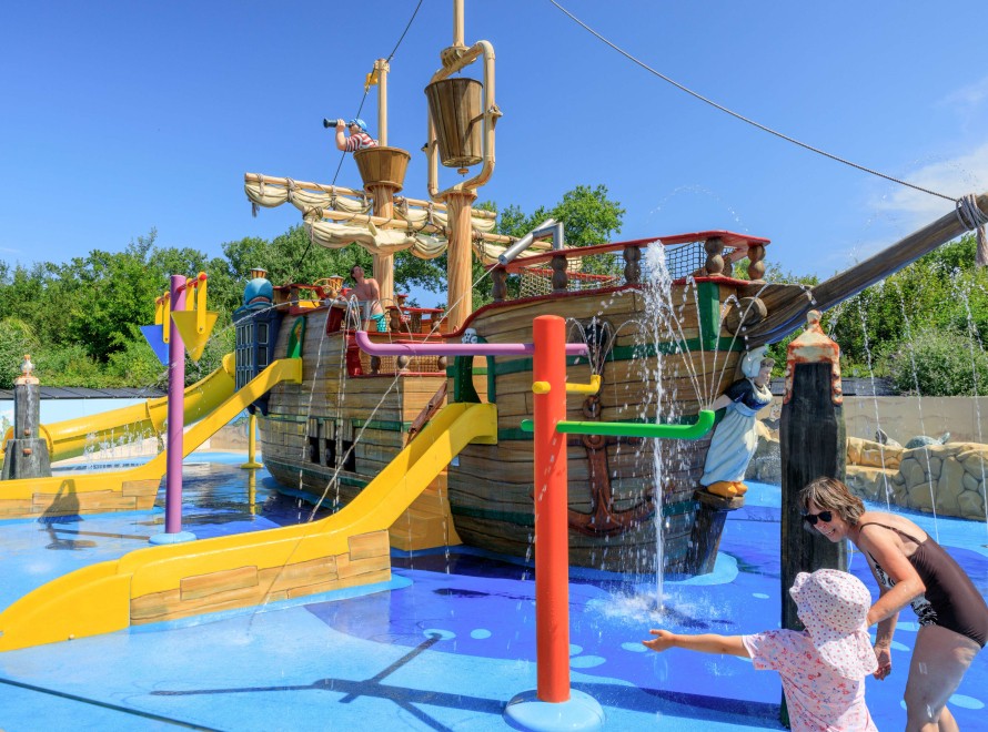 MP - faciliteit - Waterspeeltuin - Waterschip - gast - ouder - kind (1).jpg
