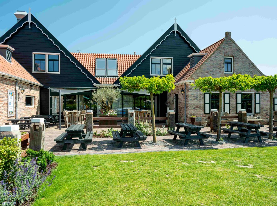 MP - faciliteit - Brasserie de Meerpaal - buiten - terras - zitplek (4).jpg